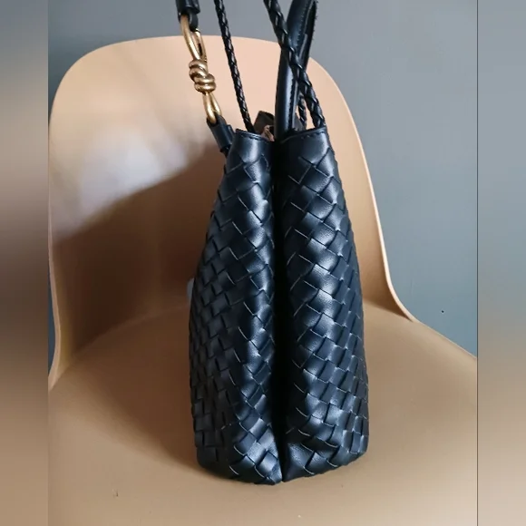 Elegant Black Woven Shoulder Bag - Picture 7 of 14